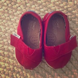 Toms size 4